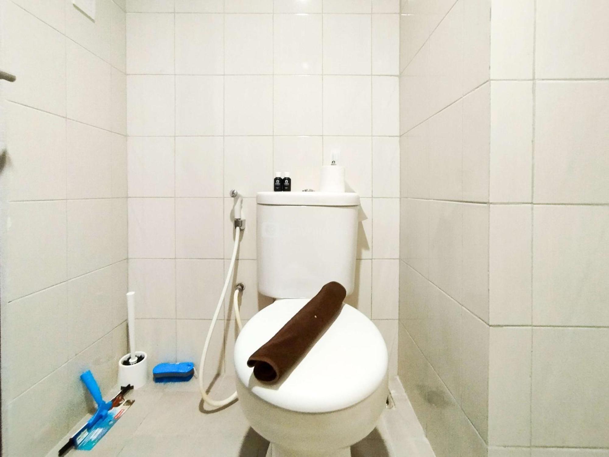 Modern 2br At Mekarwangi Square Cibaduyut By Travelio Bandung