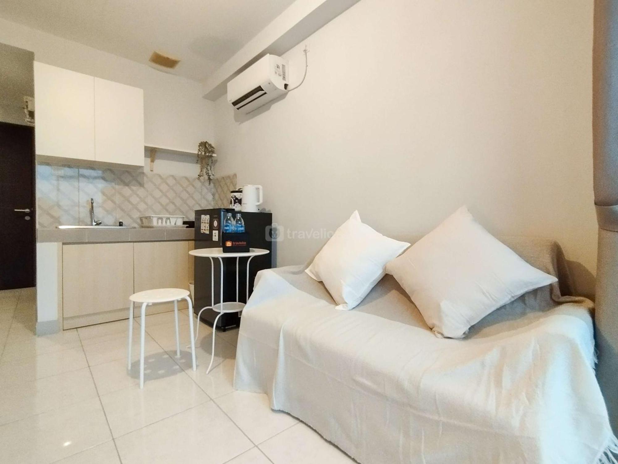 Modern 2br At Mekarwangi Square Cibaduyut By Travelio * Bandung
